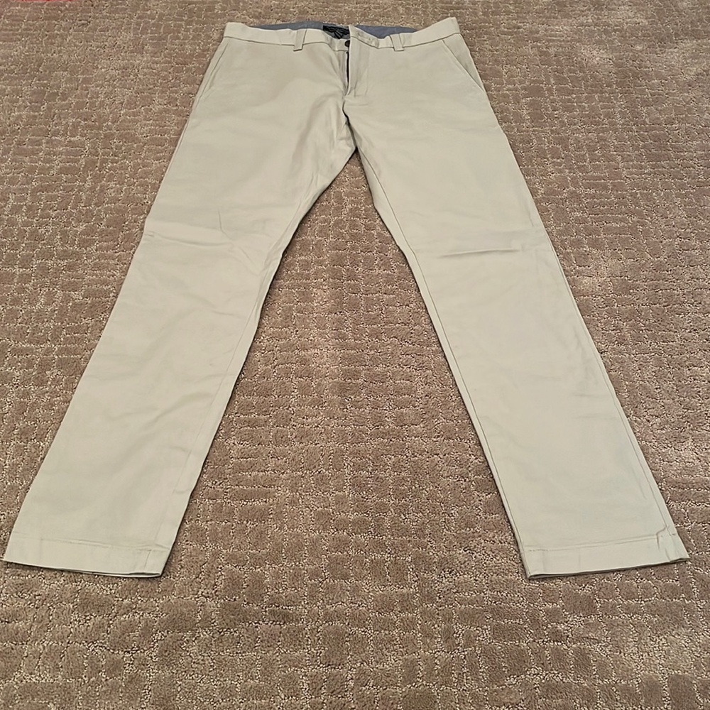 Men’s Banana Republic Chino Pants. Size 30x32
